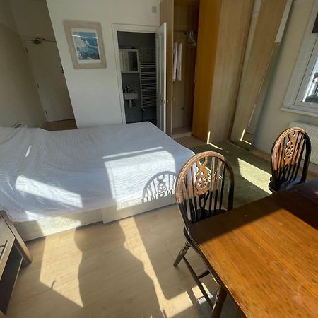 Room With Private Bathroom And Shared Kitchen Лондон Екстер'єр фото