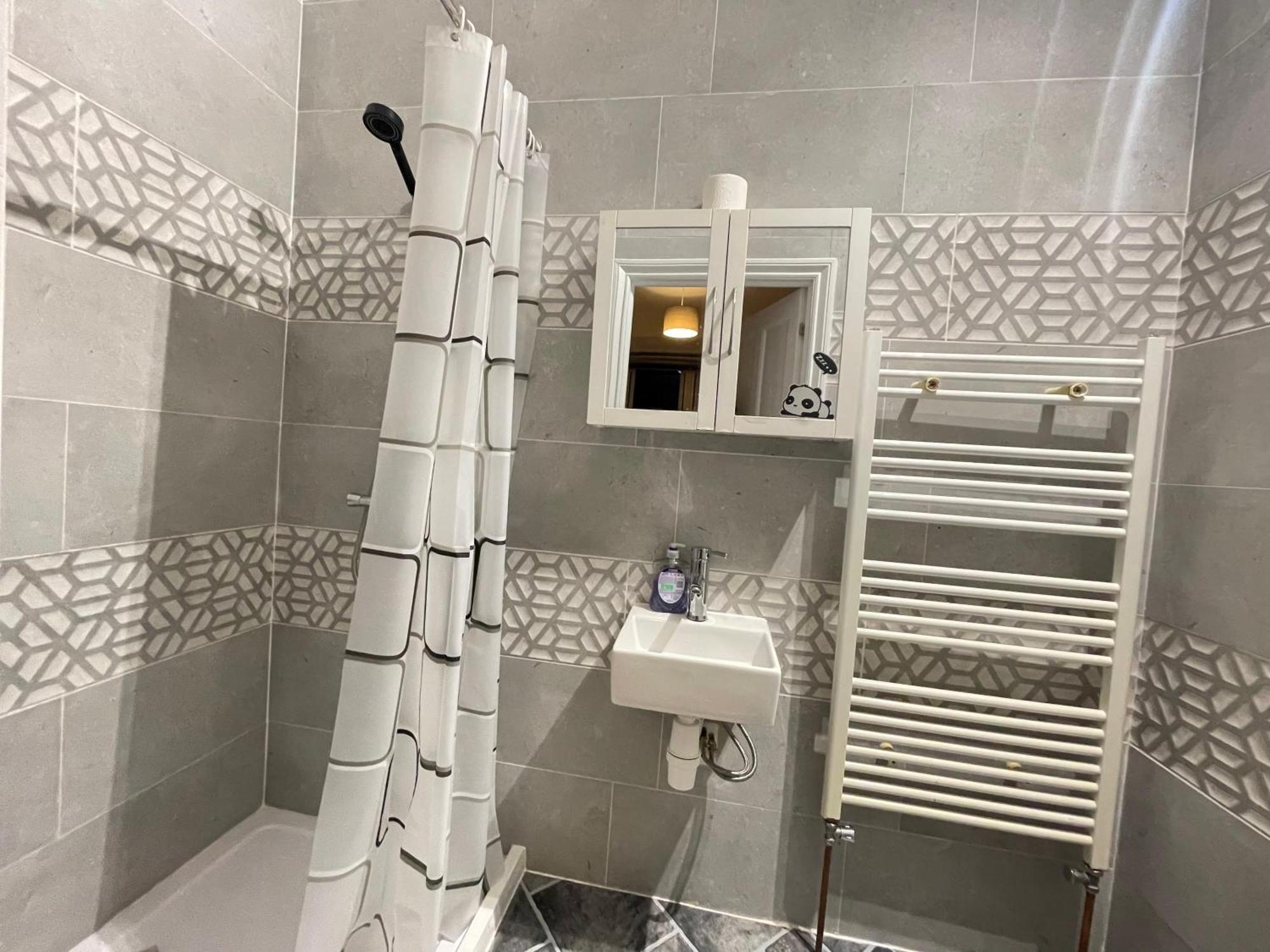 Room With Private Bathroom And Shared Kitchen Лондон Екстер'єр фото