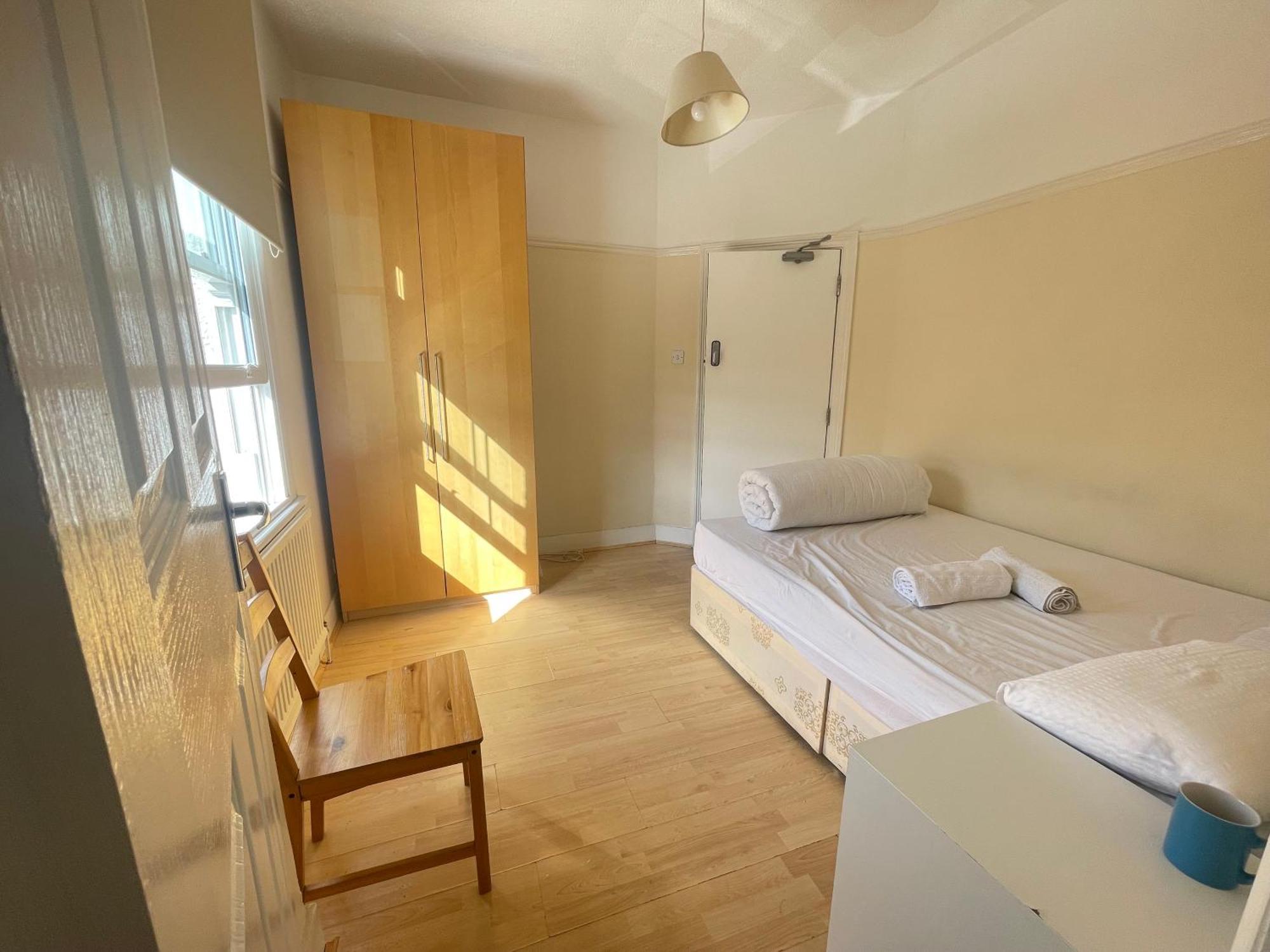 Room With Private Bathroom And Shared Kitchen Лондон Екстер'єр фото