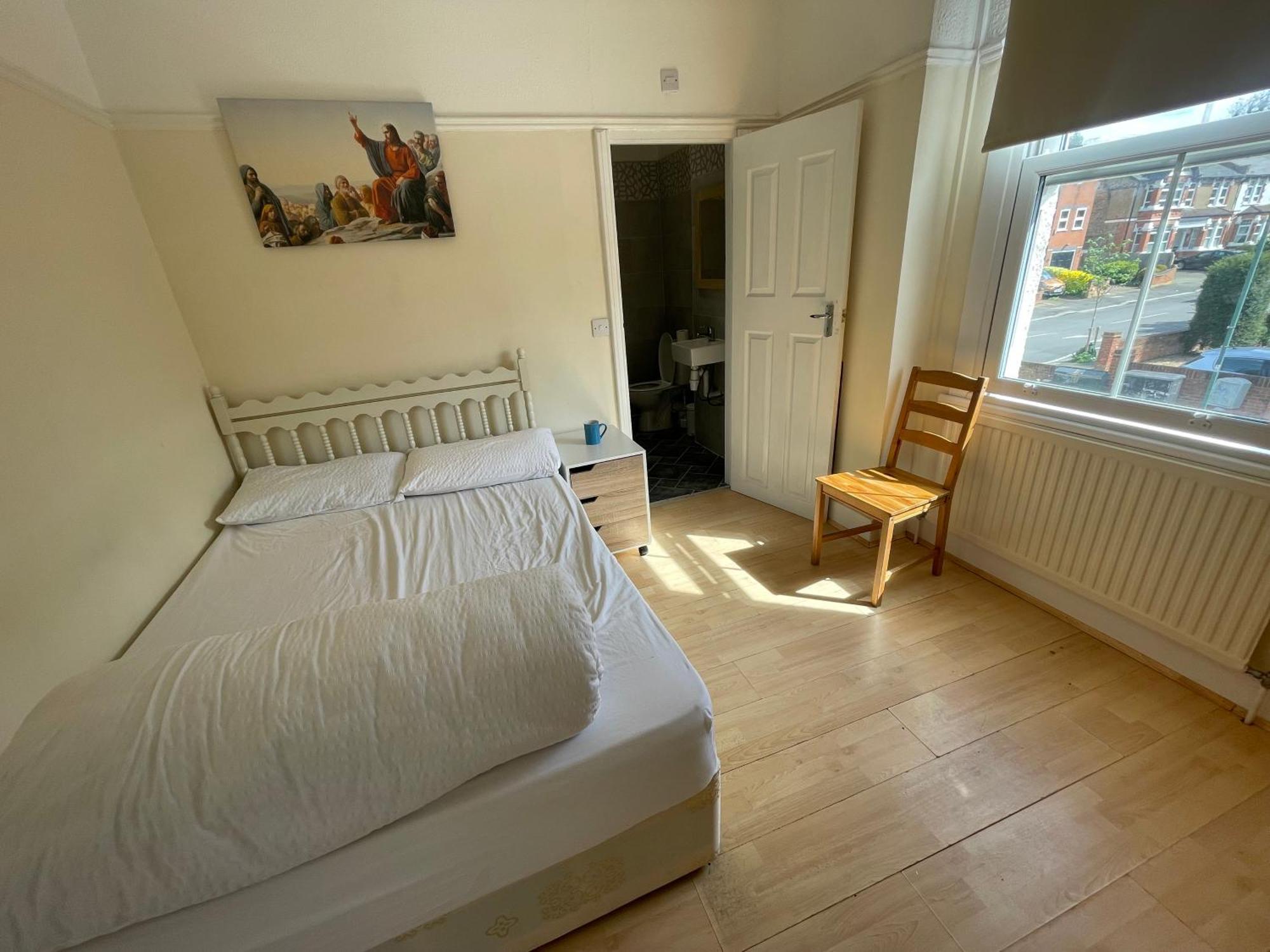 Room With Private Bathroom And Shared Kitchen Лондон Екстер'єр фото