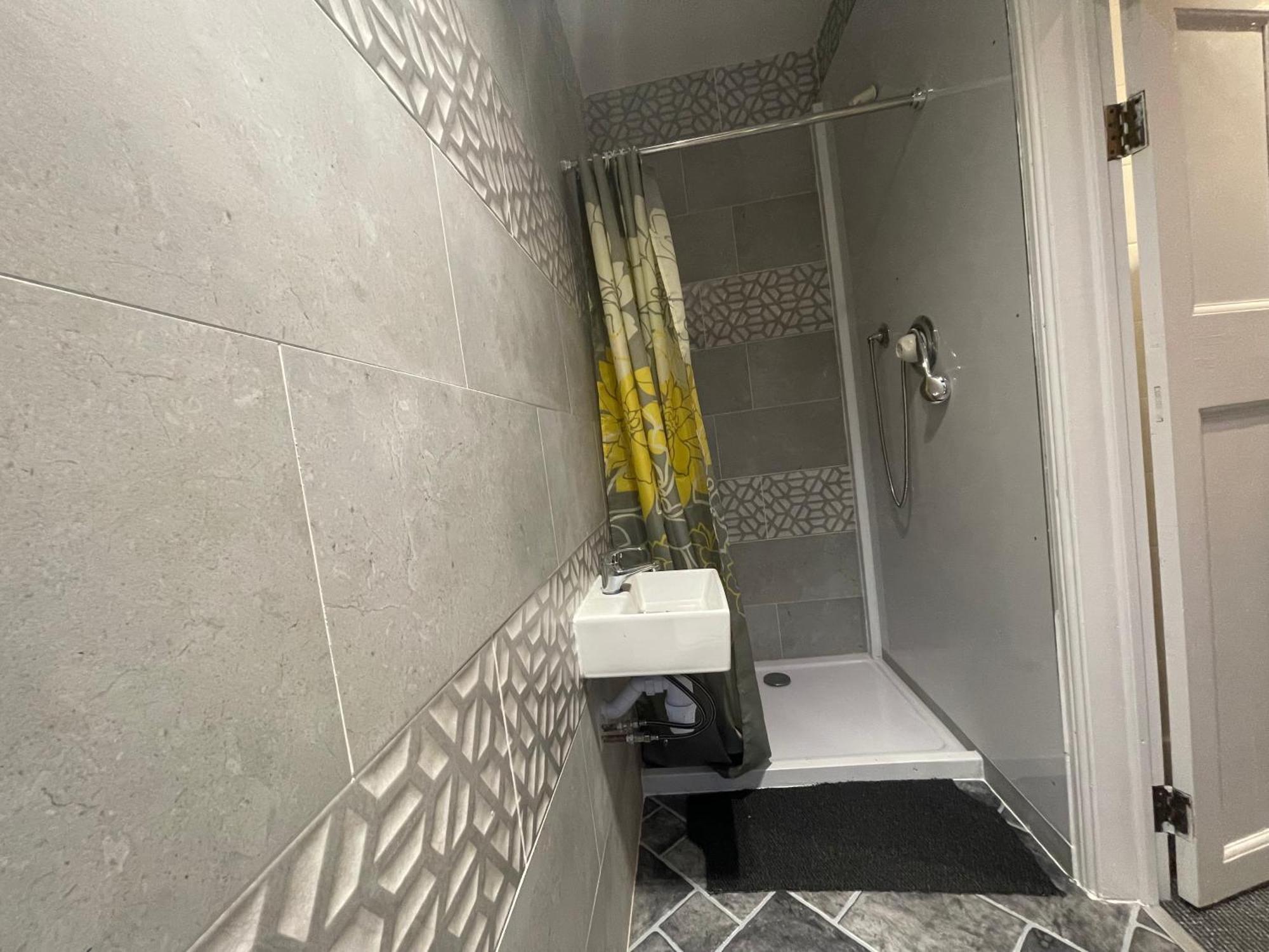Room With Private Bathroom And Shared Kitchen Лондон Екстер'єр фото